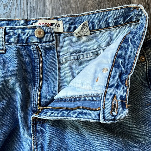 LondonJean | Vintage Denim Distressed Shorts Women’s Size 10 | Medium Wash - Picture 10 of 11